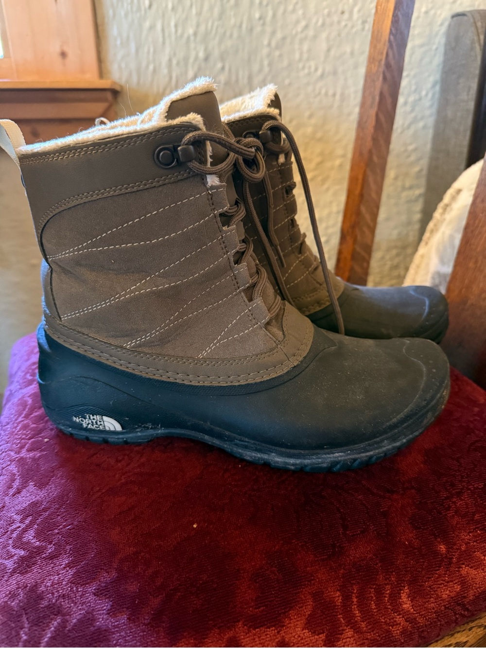 The North Face Cream Faux-Fur Lined Women's Boots